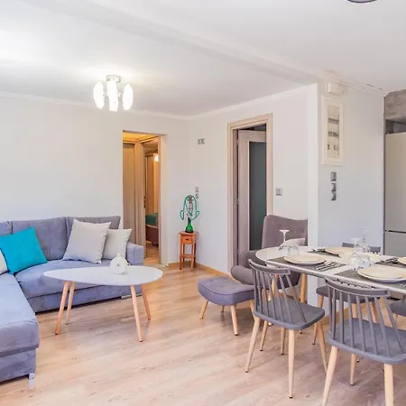 Apartament Dion *